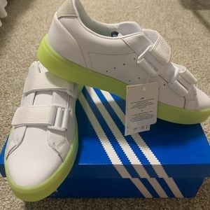 NWT Adidas Sleek Sneaker